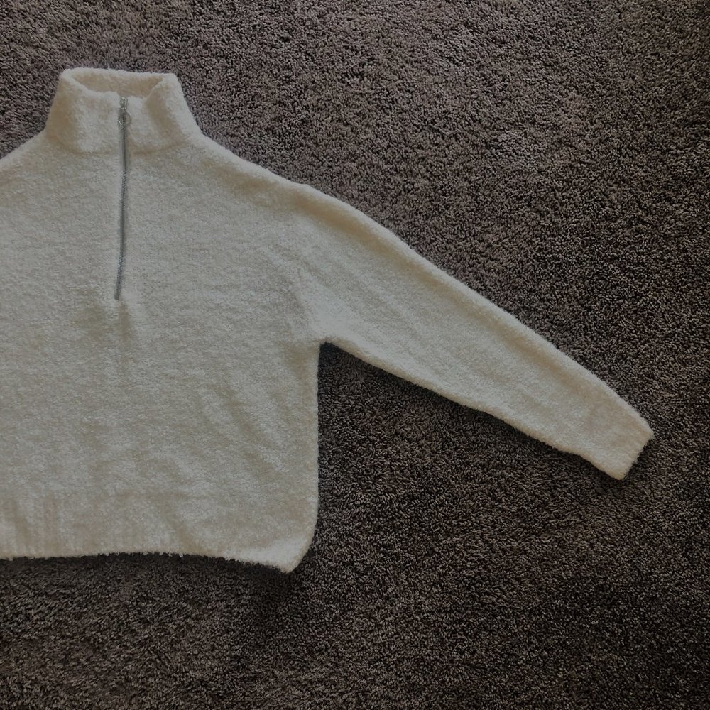 Super soft sweater with zipper